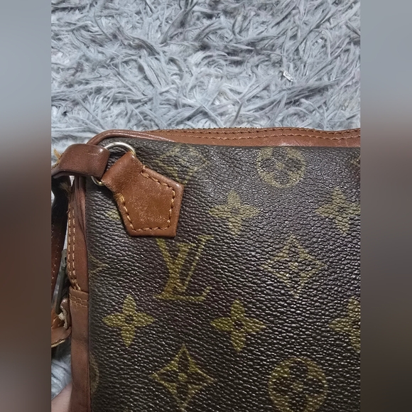 Louis Vuitton Signiture Monogram Brown Vintage Wristlet (EUC)(COA) - Picture 4 of 13